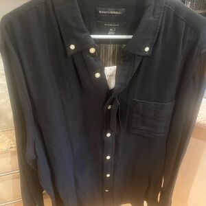 Banana Republic men’s black shirt